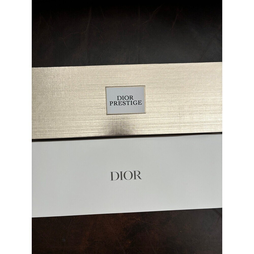 Dior skincare piano in gold Dior box - Picture 8 of 10